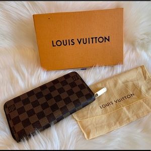 Louis Vuitton long zippy wallet